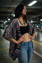 Kimono con estampado de flores